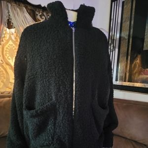 Womens sweater color black with zipper